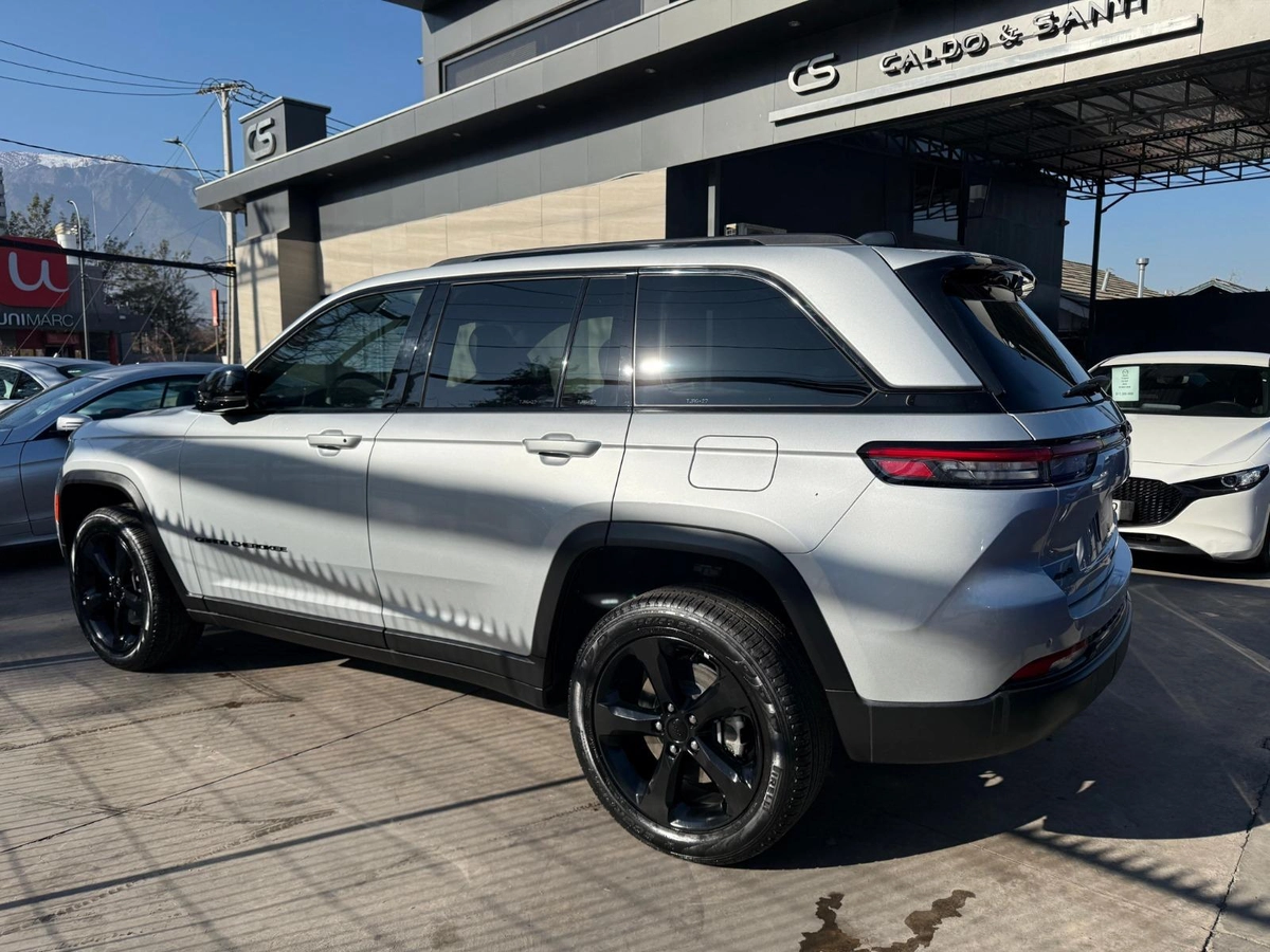 Jeep Grand Cherokee Laredo 2024 en venta — foto 4